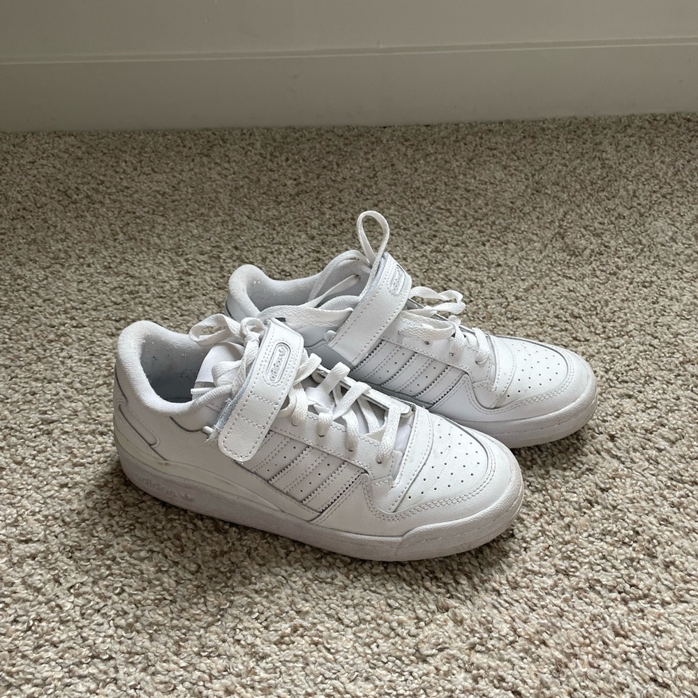 White adidas forum low shoes